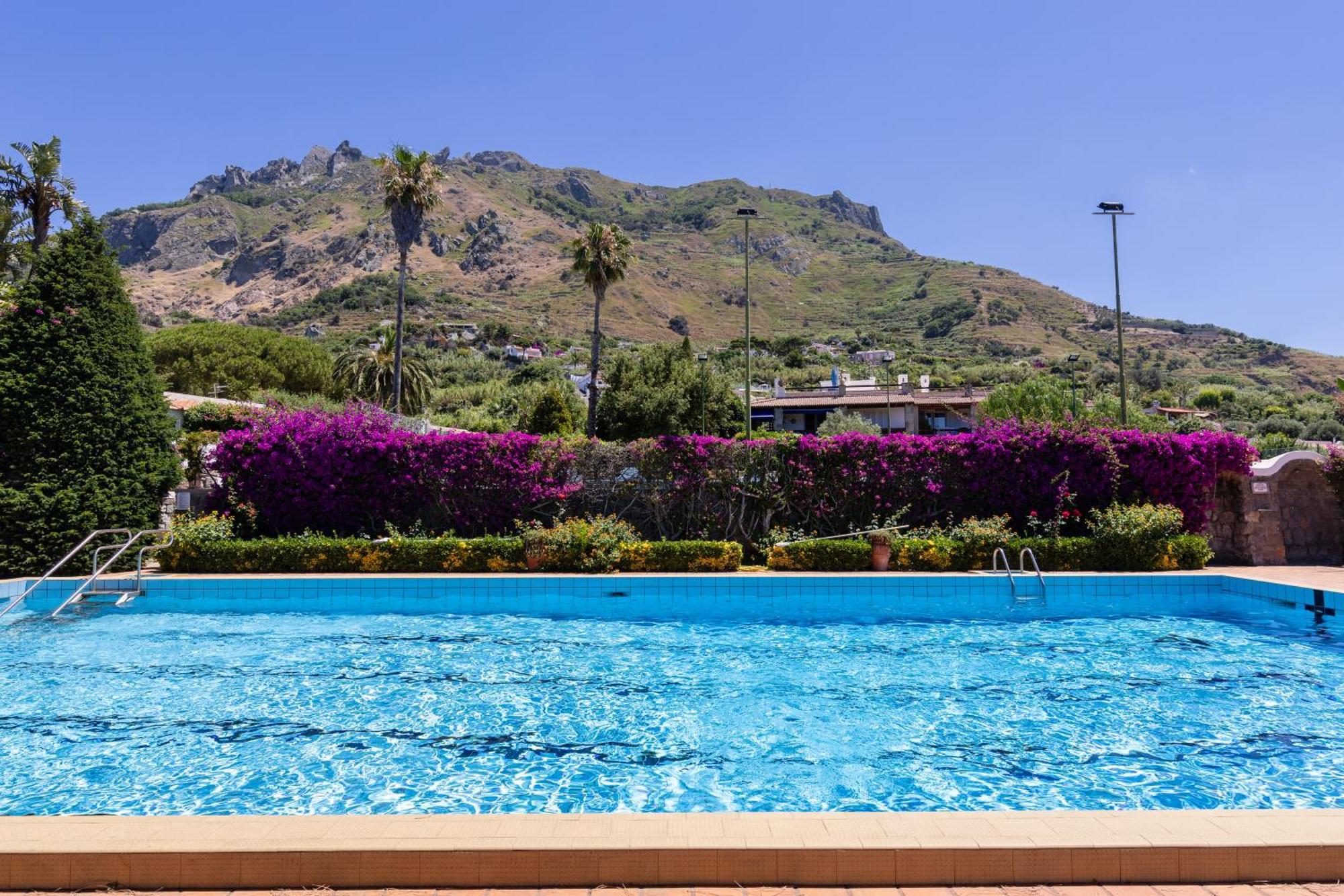 Villetta Con Giardino Esclusivo Di 1000 Mq, Piscina, Tennis, Calcio, Bocce Forio di Ischia Exteriör bild